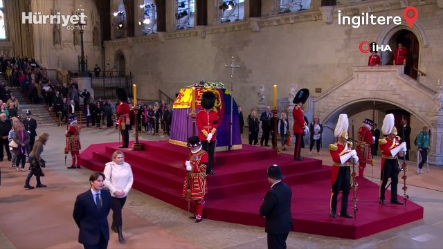 David Beckham, Kraliçe II. Elizabeth'in naaşını görebilmek için 12 saat kuyrukta bekledi