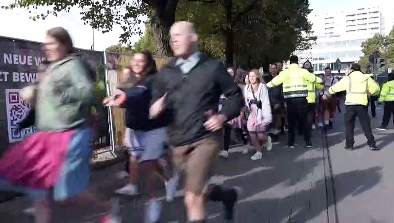 'O'zapft is!' - Oktoberfest mit traditionellem Fassanstich eröffnet
