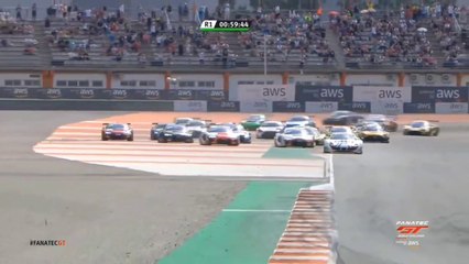 GT World Challenge 2022 Valencia Race 1 Start Track Limit