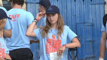 La 'Greta Thunberg' española, Olivia Mandle, participa en la limpieza de la playa de Calella de Palafrugell