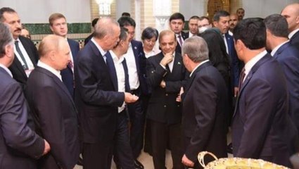 Pakistan'da "Gözler liderimizin üzerinde" diyerek servis edilen fotoğrafın hikayesi çok başka çıktı