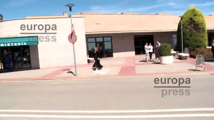 Ana Obregón abandona el tanatorio donde están los restos mortales de su padre