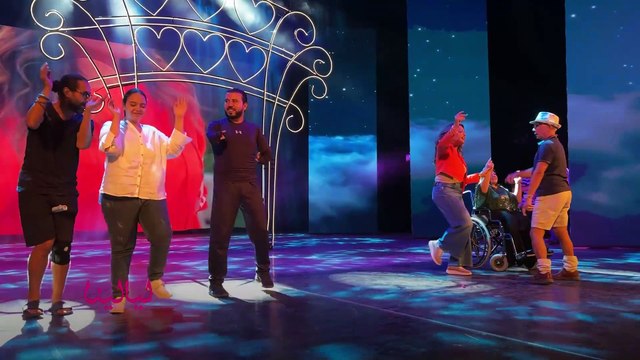 ملتقى أولادنا الدولي لفنون ذوي القدرات الخاصة-لطيفة تؤدي بروفة أغنية حلوة الحياة بمشاركة الأطفال ذوي القدرات الخاصة