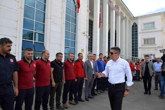 Erzurum gündem haberi... Erzurum Valisi Okay Memiş, deprem bölgesinde incelemelerde bulundu