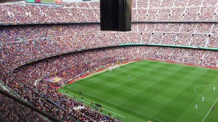La afición del Barça corea el nombre de Xavi / CULEMANÍA