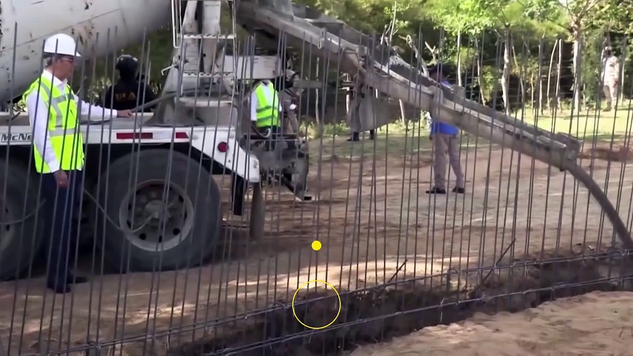 Presidente se molesta y dice hay políticos interfiriendo en avance de construcción de verja perimetral con Haití