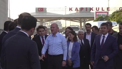 İçişleri Bakanı Soylu, öğrencilerle yaya geçidi boyadı