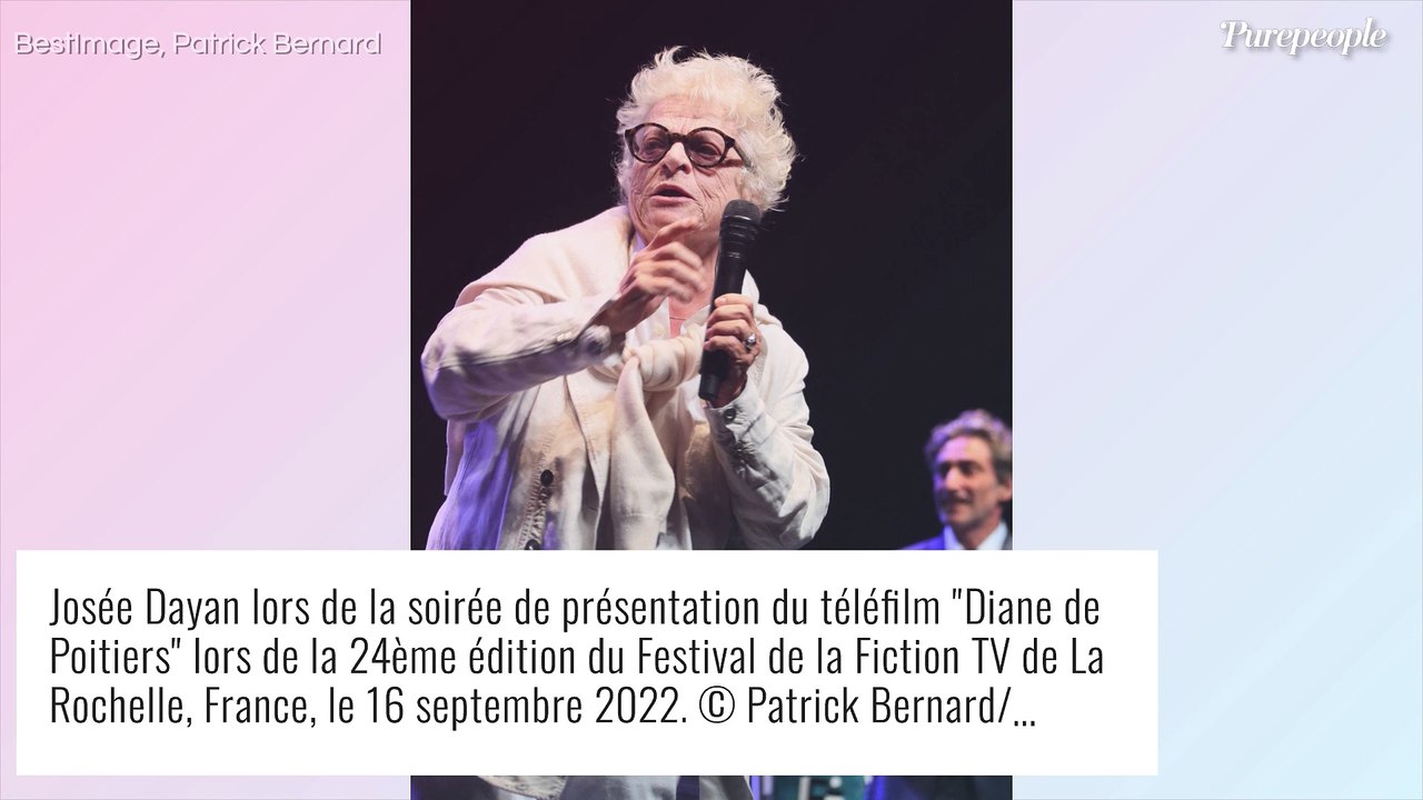 Isabelle Adjani, mystérieuse dans une tenue originale, fait le show au festival de La Rochelle