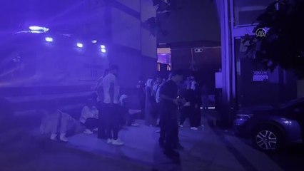 Asansörde mahsur kalan 9 kişi kurtarıldı