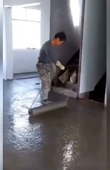 El ayuwoki obrero- gran habilidad de este trabajador de la construcción