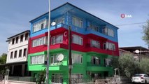 Azerbaycan'a destek için 4 katlı evini yeşil kırmızı ve maviye boyadı