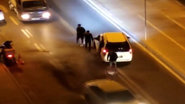 Beylikdüzü'nde kardeşine laf atanlara dehşeti yaşattı