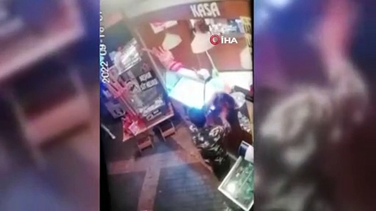 Müşteri gibi girdi, bahşiş kutusundan para çaldı