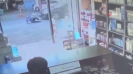 İş yerindeki köpeği görüp bir anda kaçmaya çalıştı, seyir halindeki otomobil böyle çarptı