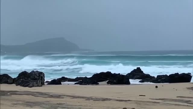 Primeros coletazos del super tifón Nanmadol que amenaza Japón