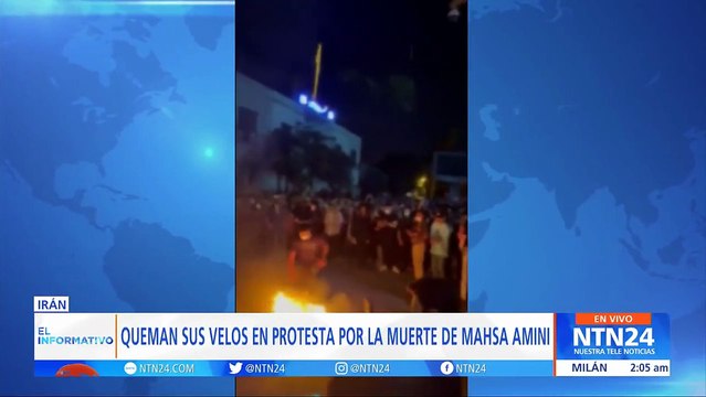 Mujeres iraníes hacen fogatas para quemar sus velos tras la muerte de Mahsa Amini.