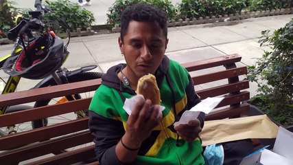 Belgravia Panadería y Pastelería SE MANTIENE PROBANDO POSTRES DULCES Y SALADOS
