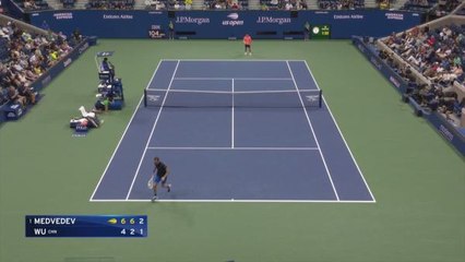 US Open ball boy saves Medvedev with impressive catch