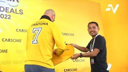 Legenda Manchester United, Eric Cantona luangkan masa bersama peminat