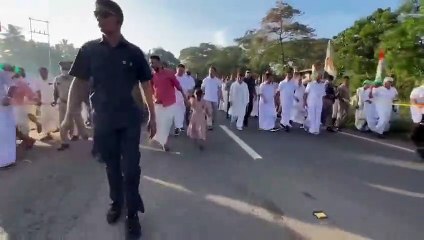 भारत जोड़ो यात्रा : छोटी बच्ची के लिए झुके राहुल गाँधी, देखें वायरल वीडियो