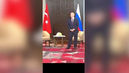 Putin'in İbrahim Kalın'ın öpüşme şeklini taklit etti