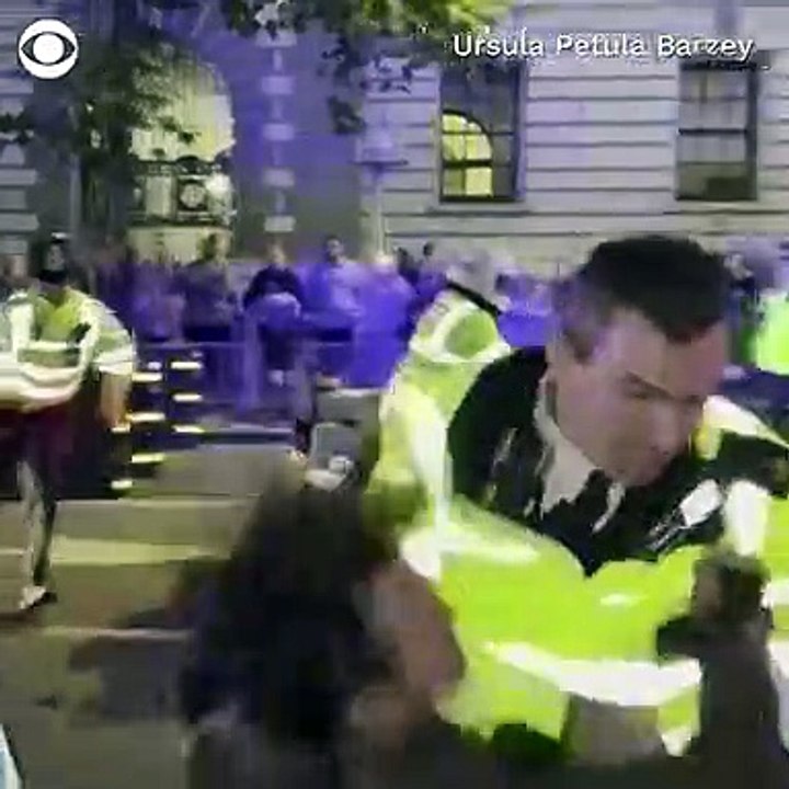 Nouvel incident à Londres quand un homme en roller a déboulé sur la route du Roi Charles III en prenant de la vitesse et en se dirigeant vers sa voiture