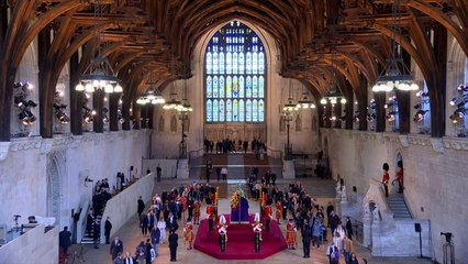 Irish President and Taoiseach pay respects to the Queen