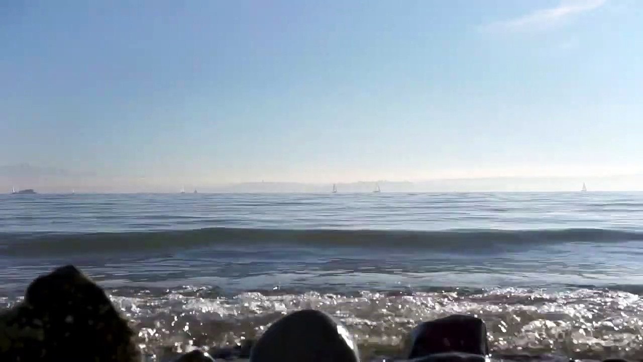 Nature Sounds - epic waves rushing and splashing to the shore