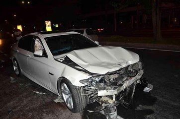 Sürücünün kontrolünden çıkan araç 2 araca çarparak durabildi