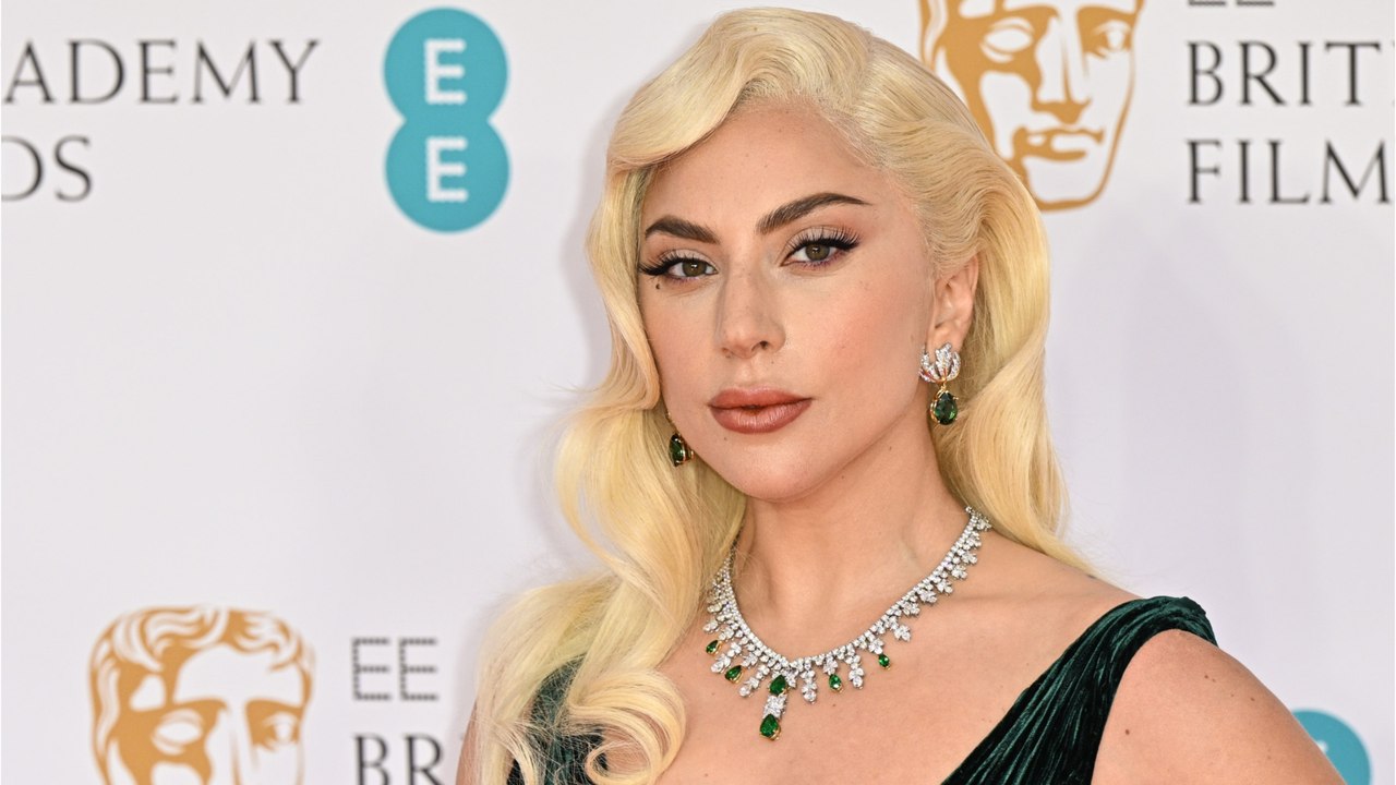VOICI - Lady Gaga : contrainte d’écourter le dernier concert de sa tournée, la chanteuse fond en larmes