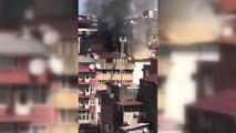 Bir binanın çatı katında çıkan yangın söndürüldü