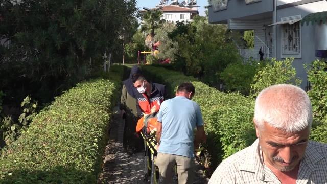 Hatay haberi: Hatay Büyükşehir Belediyesi Ekipleri KPSS'ye Sedyeyle Taşıdı