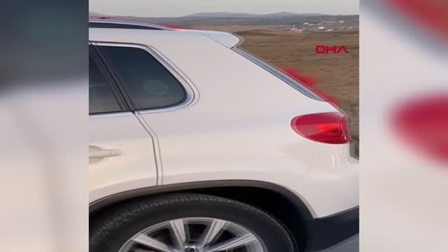 VİNÇLE GELİN ARABASININ ÖNÜNÜ KESİP, BAHŞİŞ İSTEDİ