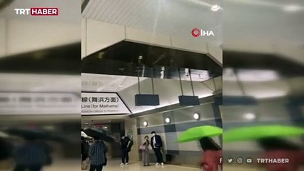 Japonya'da tren istasyonlarını su bastı