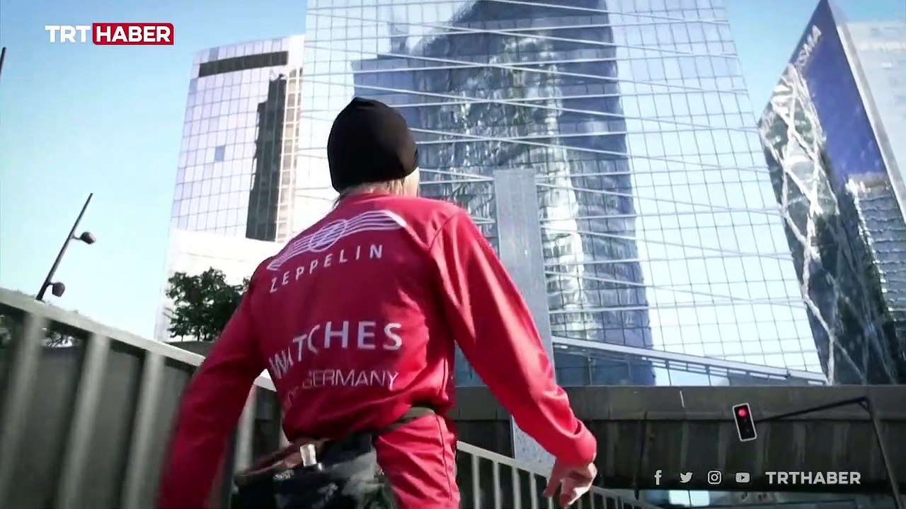 'Örümcek Adam' Paris'te