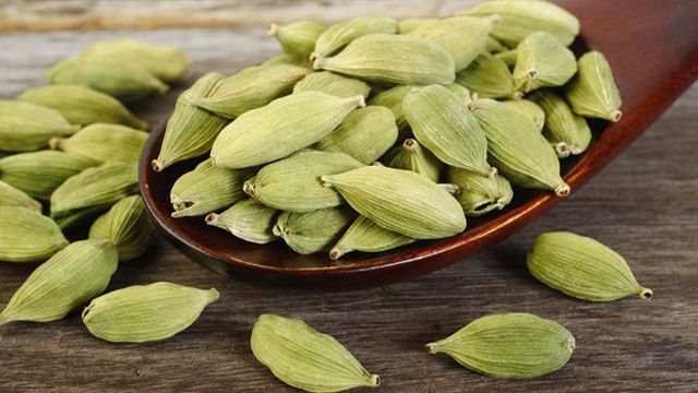 इलाइची खाने के नुकसान | इलाइची खाने से क्या होता है | cardamom side effects | Boldsky *health