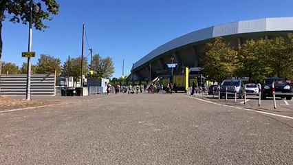 Capitaine Rémi arrive au stade FC Nantes après cinq jours de char à voile