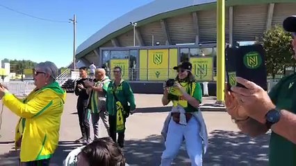 Capitaine Rémi arrive au stade FC Nantes après cinq jours de char à voile