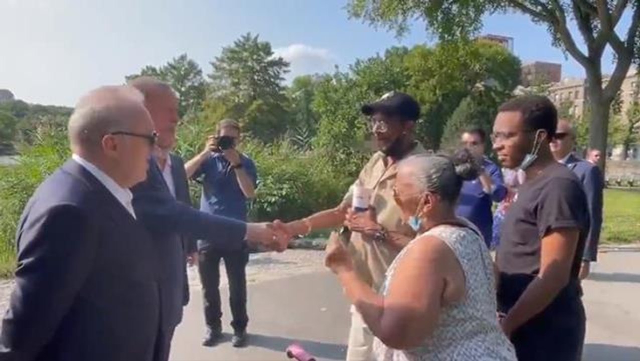 Central Park'ta dolaşan Cumhurbaşkanı Erdoğan'dan ABD'li bir vatandaşa "Sigara içmesin" uyarısı