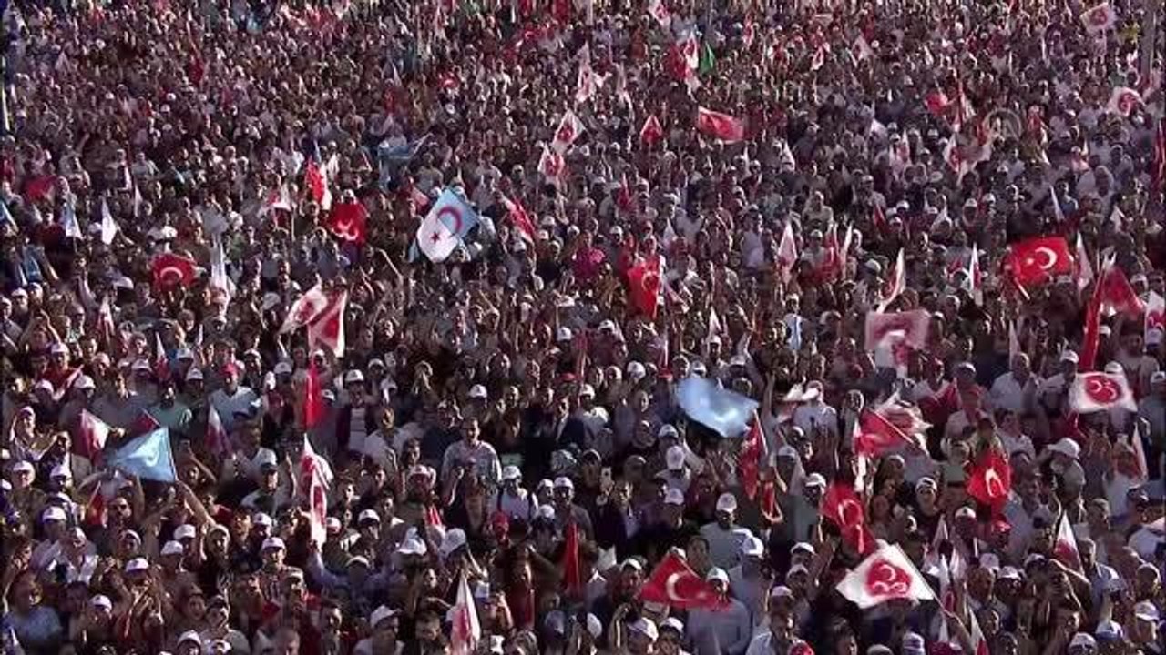 MHP Genel Başkanı Devlet Bahçeli: "Buradan yükselen ses Türkiye'nin milli onurunu, milli haysiyetini kıyamete kadar koruma ve kollama iradesinin bir...