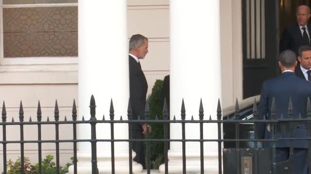 Los reyes acuden a la capilla ardiente de Isabel II