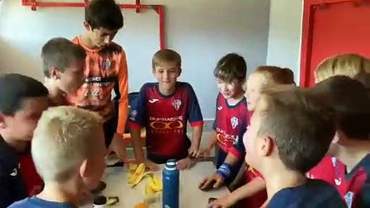 JOIE DES U13 APRÈS LEUR VICTOIRE 4-0 CONTRE NONTRON ST PARDOUX