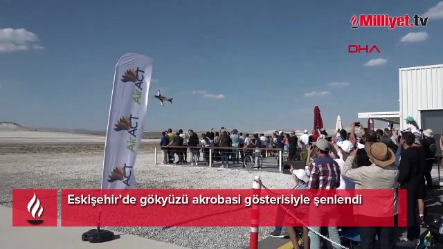 Nefes kesen gösteri! İlk kadın akrobasi pilotu da yer aldı