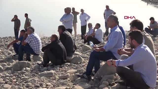 BALIK TUTMAK İÇİN FIRAT NEHRİNE GİREN LİSE MÜDÜRÜ BOĞULDU