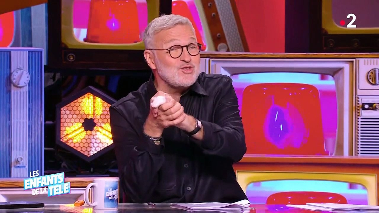 VOICI - Le Enfants de la télé : ce jour où Christophe Hondelatte a pris un râteau en direct par Cindy Fabre (Zap TV)