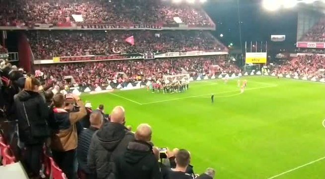 La célébration des joueurs du Standard avec leurs supporters