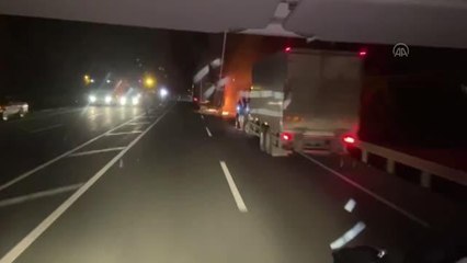 Dorse kısmında yangın çıkan tırda hasar oluştu