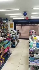 Ventania arrastou objetos pela rua em Samambaia Norte