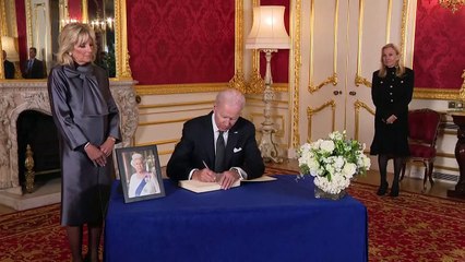 El Reino Unido observa un minuto de silencio en recuerdo de la difunta Isabel II
