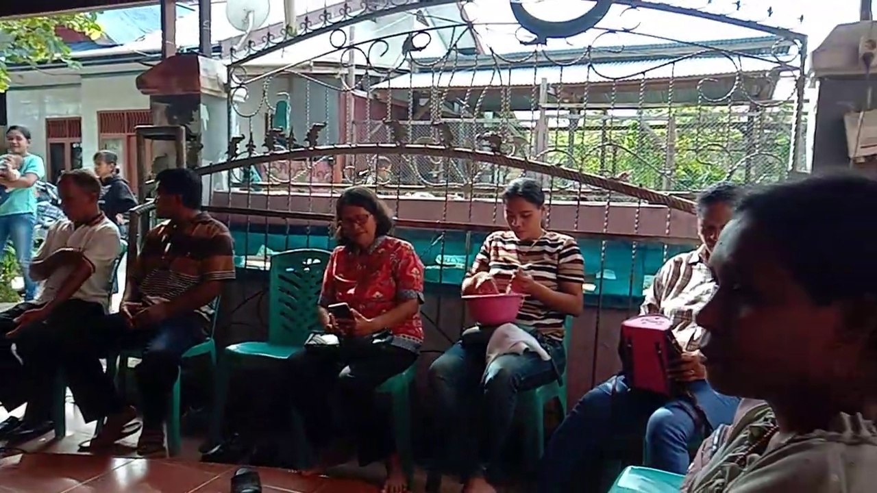 Seru Ibadah Ketiga Keluarga IKAS Sumba-NTT di Rumah Moses, Kota Sorong,PB